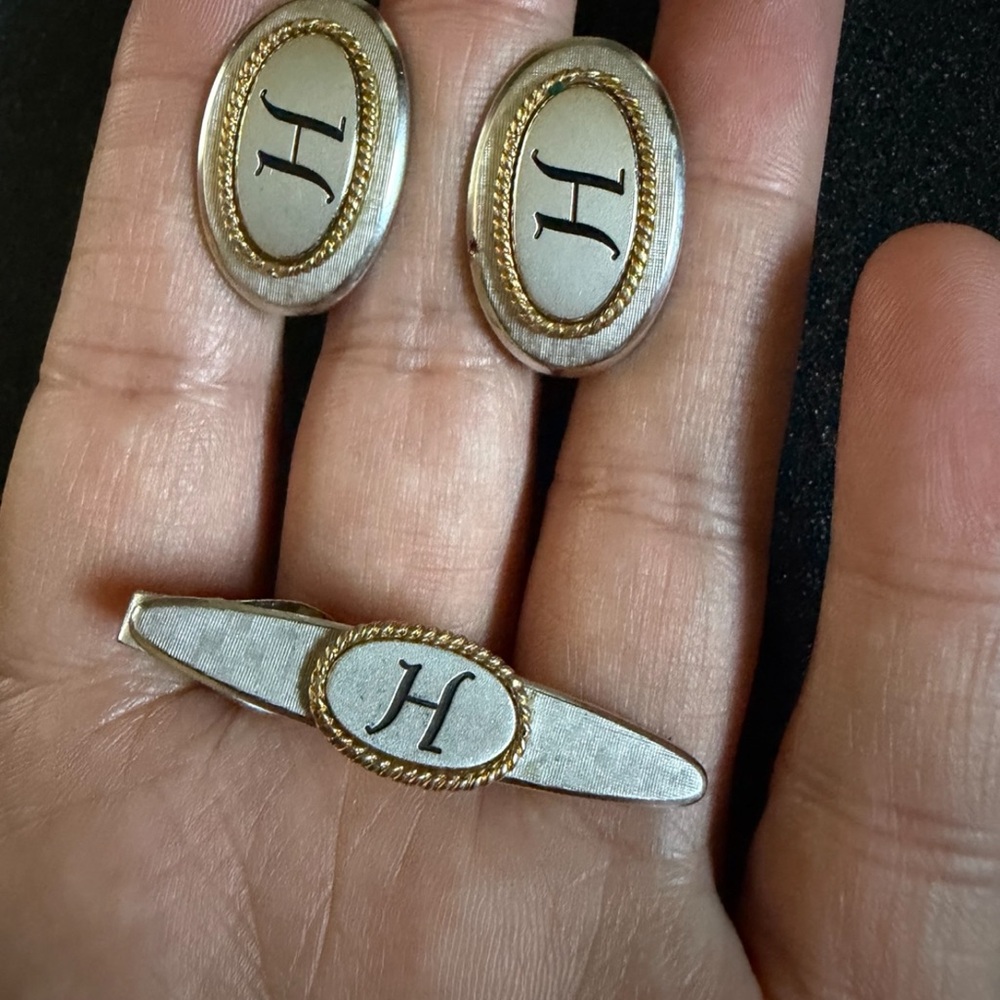 Vintage SWANK Cuff Links and Tie Clip Silvertone And Goldtone Monogram H - Picture 2 of 4